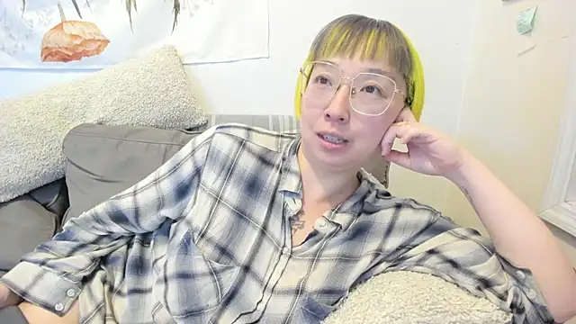 Snapshot of luxgray chatting on February 23, 2026, 11:24 pm luxgray online show from February 23, 2026, 11:24 pm