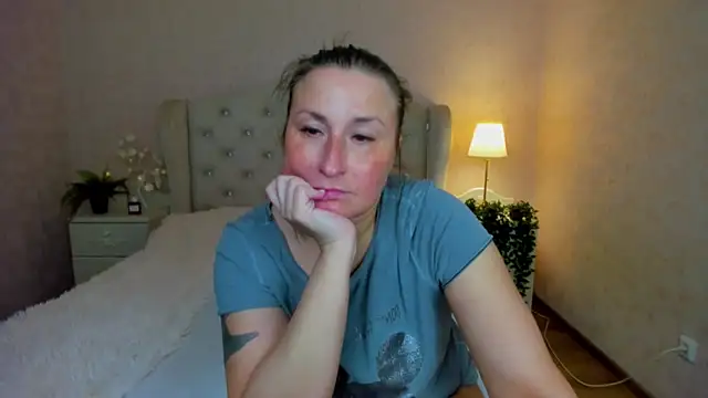 HotLiss online show from April 4, 2026, 5:16 am