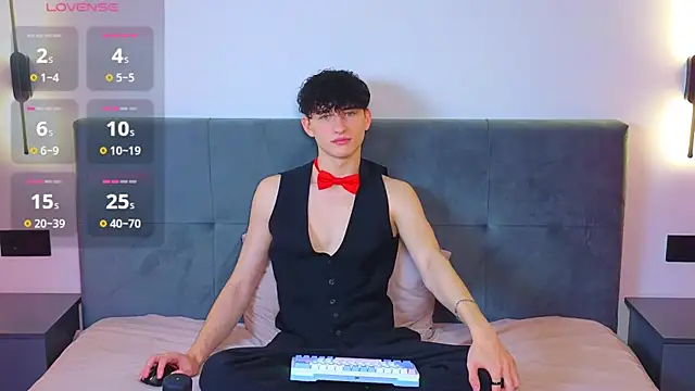 Snapshot of AmondCor chatting on October 9, 2025, 12:52 am AmondCor online show from October 9, 2025, 12:52 am