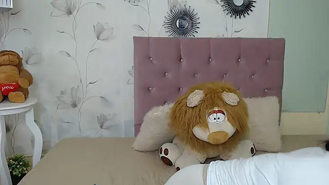 Snapshot of ariel_milk chatting on February 17, 2025, 6:59 pm ariel milk online show from February 17, 2025, 6:59 pm