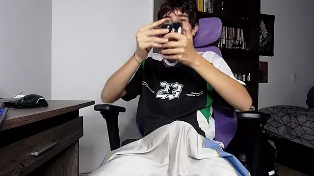 alex connorr online show from November 10, 2025, 4:00 am