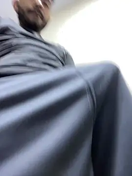 luisfer 98 online show from April 28, 2026, 6:07 am