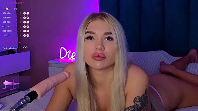 DreamPussyy online show from March 17, 2025, 4:40 am