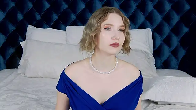 LiliLinn online show from January 31, 2025, 2:17 pm