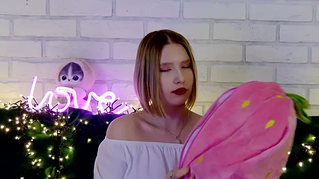 LiliLinn online show from March 4, 2025, 11:08 am