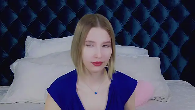 LiliLinn online show from March 14, 2025, 4:54 am