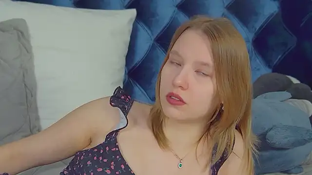 LiliLinn online show from April 3, 2026, 4:54 am