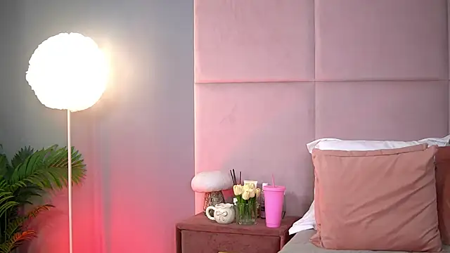 AlmaLuv online show from October 1, 2025, 3:34 am