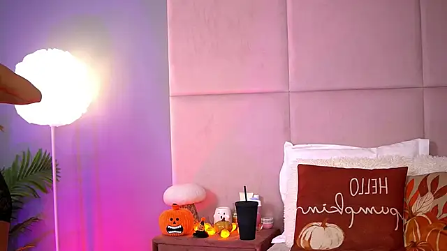 AlmaLuv online show from October 21, 2025, 3:51 am