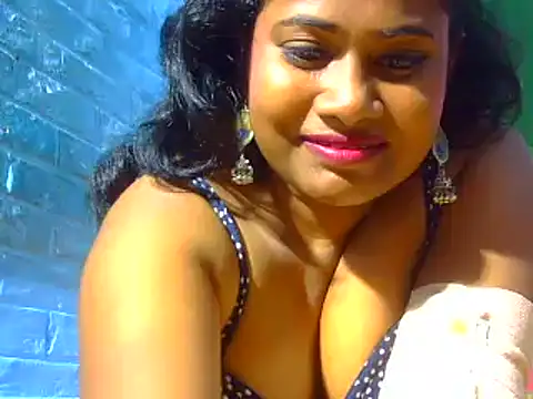 Snapshot of sexy_roma chatting on December 16, 2024, 5:11 pm sexy roma online show from December 16, 2024, 5:11 pm