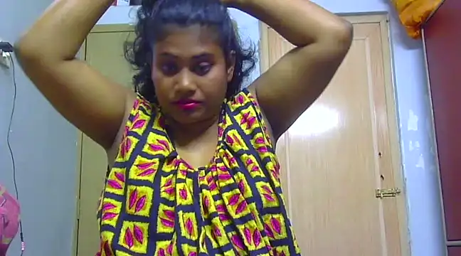 Snapshot of sexy_roma chatting on December 28, 2024, 8:47 pm sexy roma online show from December 28, 2024, 8:47 pm