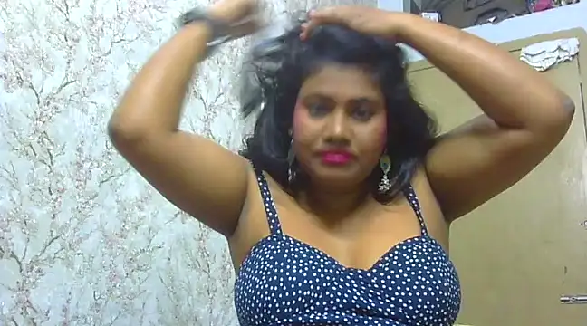 Snapshot of sexy_roma chatting on January 17, 2025, 3:43 pm sexy roma online show from January 17, 2025, 3:43 pm