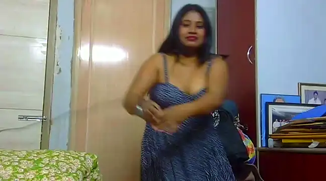 Snapshot of sexy_roma chatting on January 23, 2025, 3:01 pm sexy roma online show from January 23, 2025, 3:01 pm