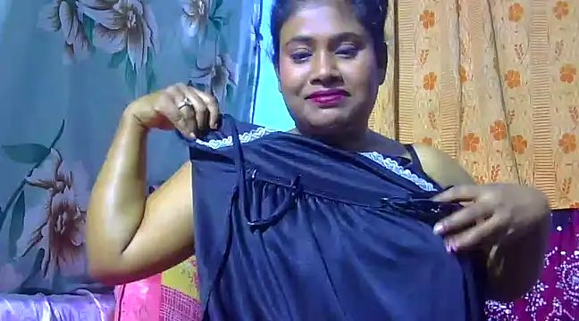 Snapshot of sexy_roma chatting on February 3, 2025, 6:49 pm sexy roma online show from February 3, 2025, 6:49 pm