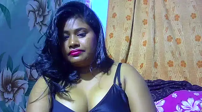 Snapshot of sexy_roma chatting on February 6, 2025, 1:21 pm sexy roma online show from February 6, 2025, 1:21 pm