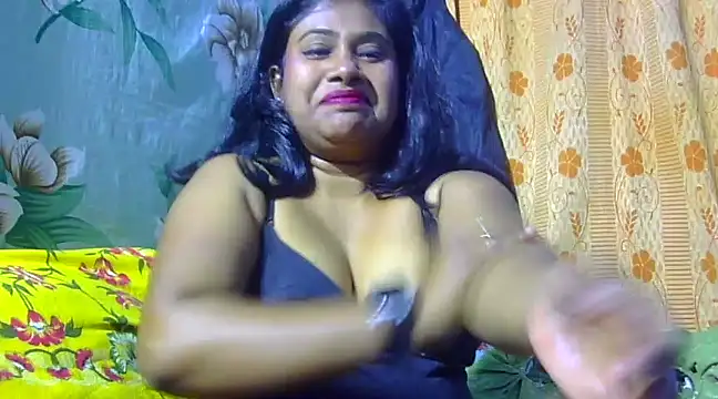 Snapshot of sexy_roma chatting on February 26, 2025, 3:52 pm sexy roma online show from February 26, 2025, 3:52 pm