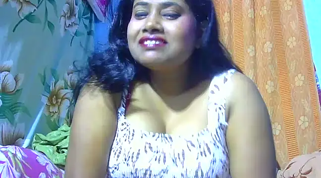 Snapshot of sexy_roma chatting on March 12, 2025, 8:10 pm sexy roma online show from March 12, 2025, 8:10 pm