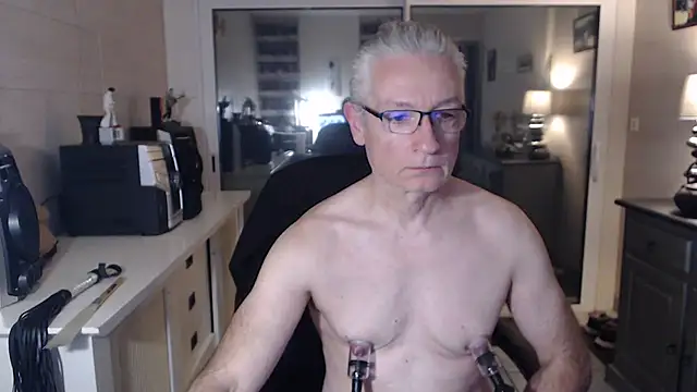 Snapshot of Goduleur69 chatting on December 1, 2024, 4:40 pm Goduleur69 online show from December 1, 2024, 4:40 pm