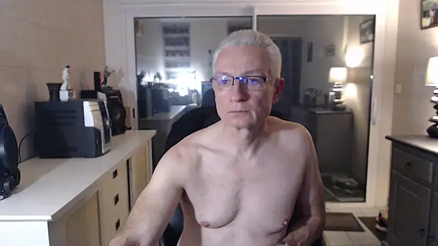 Snapshot of Goduleur69 chatting on December 11, 2024, 12:23 am Goduleur69 online show from December 11, 2024, 12:23 am