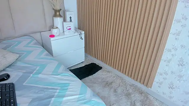 Snapshot of ElaEndez_ chatting on February 12, 2025, 12:12 pm ElaEndez online show from February 12, 2025, 12:12 pm