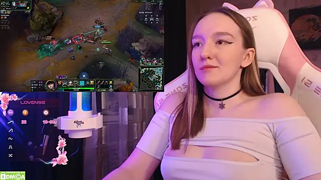 MoonlishSiren online show from February 15, 2025, 8:11 pm