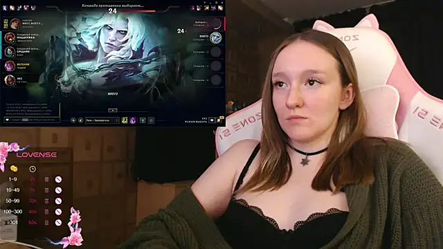 MoonlishSiren online show from September 8, 2025, 8:30 pm