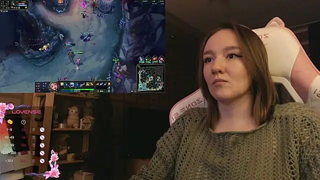 MoonlishSiren online show from December 5, 2025, 7:43 pm