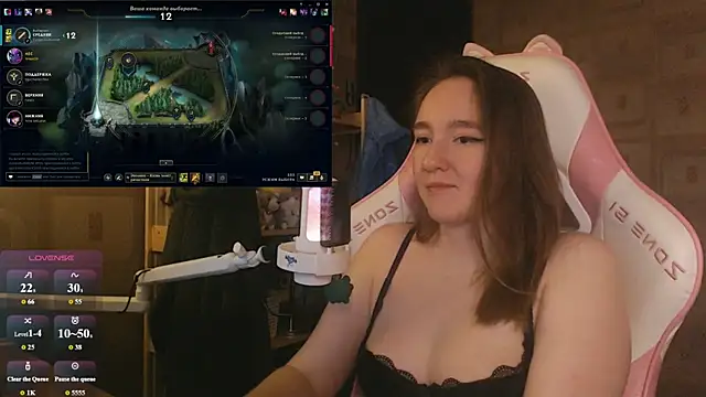 MoonlishSiren online show from June 14, 2026, 8:22 pm