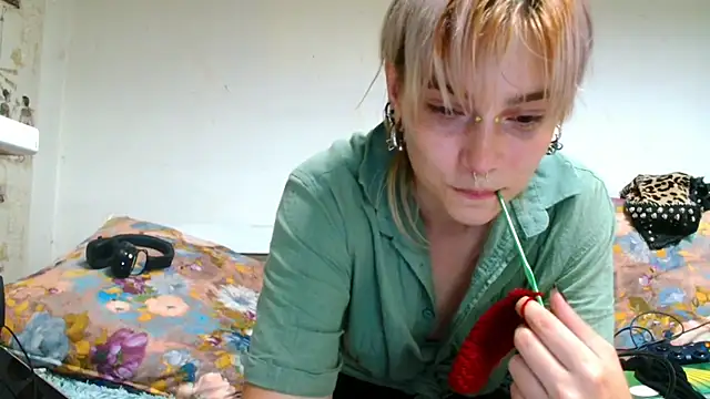 Sophie Bell online show from June 25, 2026, 7:51 pm