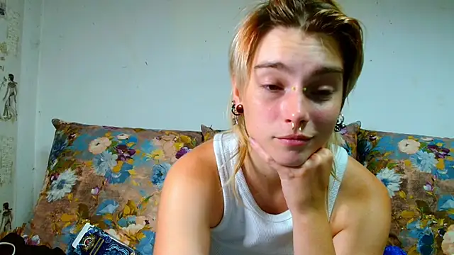 Sophie Bell online show from August 2, 2026, 10:52 pm
