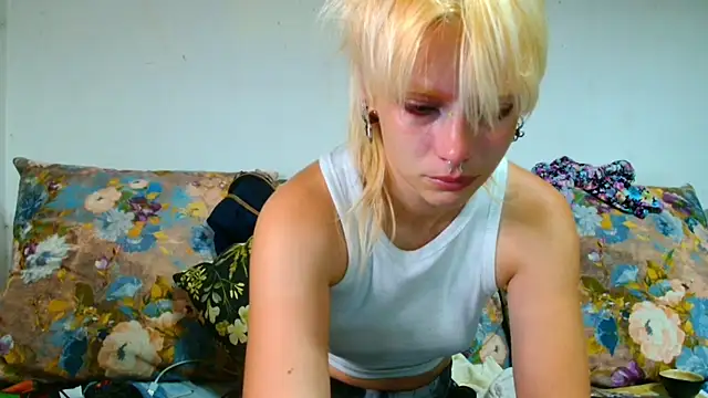 Sophie Bell online show from August 9, 2026, 8:25 pm