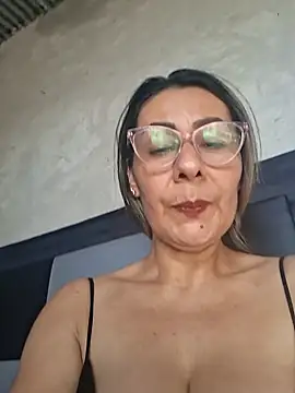 Mia-funny20 online show from April 4, 2026, 8:39 pm