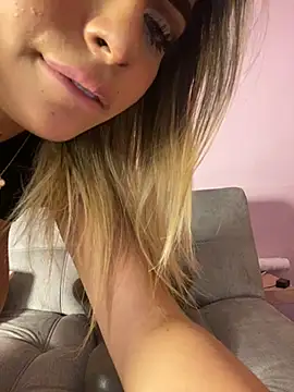 Snapshot of MiaWhitePink_ chatting on February 7, 2025, 11:12 am MiaWhitePink online show from February 7, 2025, 11:12 am