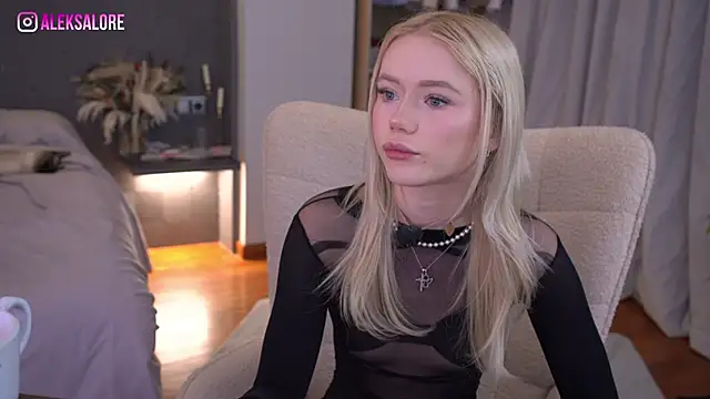 LexieLoree online show from April 13, 2026, 2:28 am