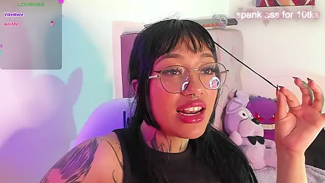 Snapshot of Akari1_Mischief chatting on January 4, 2025, 4:23 am Akari1 Mischief online show from January 4, 2025, 4:23 am