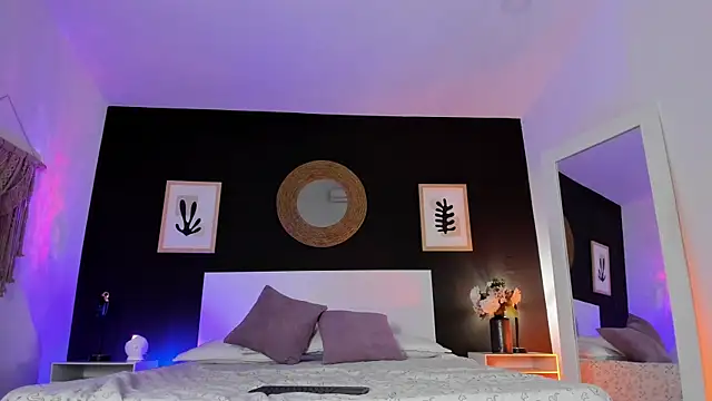 VioletPaket online show from November 11, 2025, 11:54 am