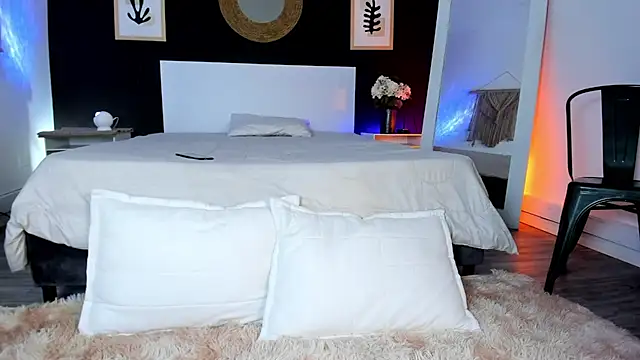 VioletPaket online show from January 6, 2026, 11:47 am