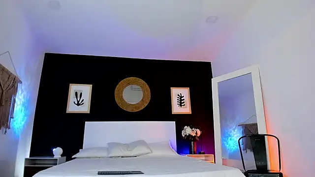 VioletPaket online show from January 8, 2026, 11:45 am