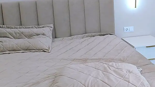 lulu wolf online show from February 18, 2026, 3:24 am