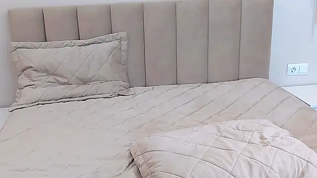 lulu wolf online show from April 21, 2026, 2:51 am