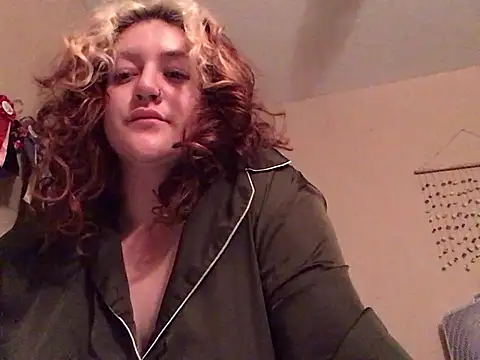 Snapshot of babesb01 chatting on May 13, 2026, 4:21 am babesb01 online show from May 13, 2026, 4:21 am