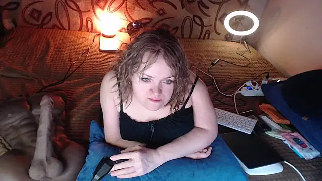 Snapshot of MiniNatalie chatting on January 24, 2025, 11:45 pm MiniNatalie online show from January 24, 2025, 11:45 pm