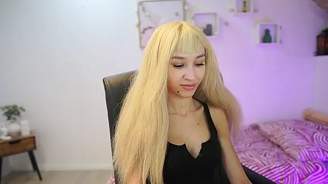 Amai  Liu online show from November 24, 2025, 7:13 pm