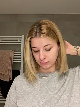 Snapshot of Mia-Minou chatting on January 4, 2025, 10:38 am Mia-Minou online show from January 4, 2025, 10:38 am