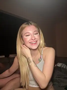 Snapshot of Mia-Minou chatting on February 12, 2025, 5:37 pm Mia-Minou online show from February 12, 2025, 5:37 pm