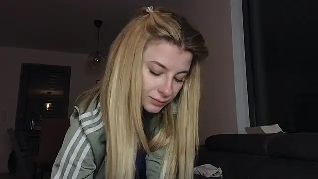 Snapshot of Mia-Minou chatting on February 17, 2025, 10:36 pm Mia-Minou online show from February 17, 2025, 10:36 pm