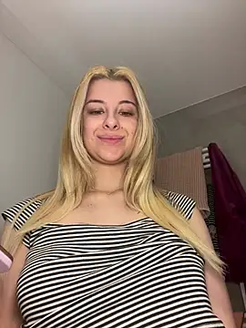 Snapshot of Mia-Minou chatting on March 16, 2025, 12:22 pm Mia-Minou online show from March 16, 2025, 12:22 pm