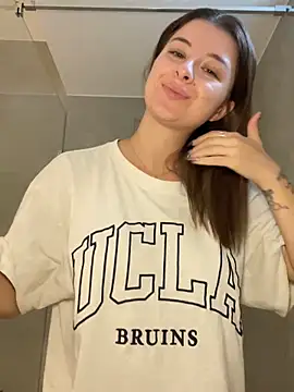 Snapshot of Mia-Minou chatting on September 22, 2025, 8:49 am Mia-Minou online show from September 22, 2025, 8:49 am