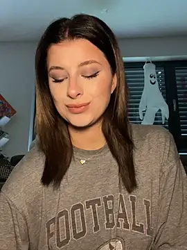 Snapshot of Mia-Minou chatting on October 10, 2025, 9:41 am Mia-Minou online show from October 10, 2025, 9:41 am