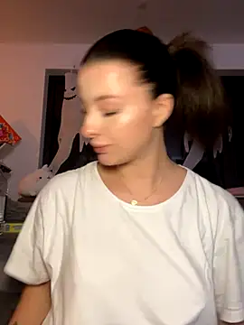 Snapshot of Mia-Minou chatting on October 14, 2025, 8:42 pm Mia-Minou online show from October 14, 2025, 8:42 pm